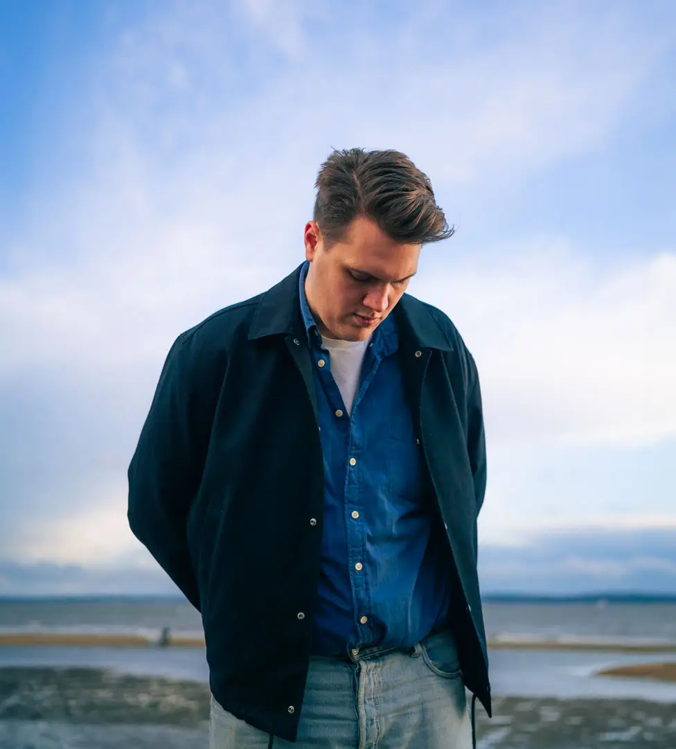 Discover St. Lundi, a rising UK singer-songwriter known for heartfelt melodies and emotionally rich storytelling. Explore his music and visual aesthetic with this high-quality artist image.